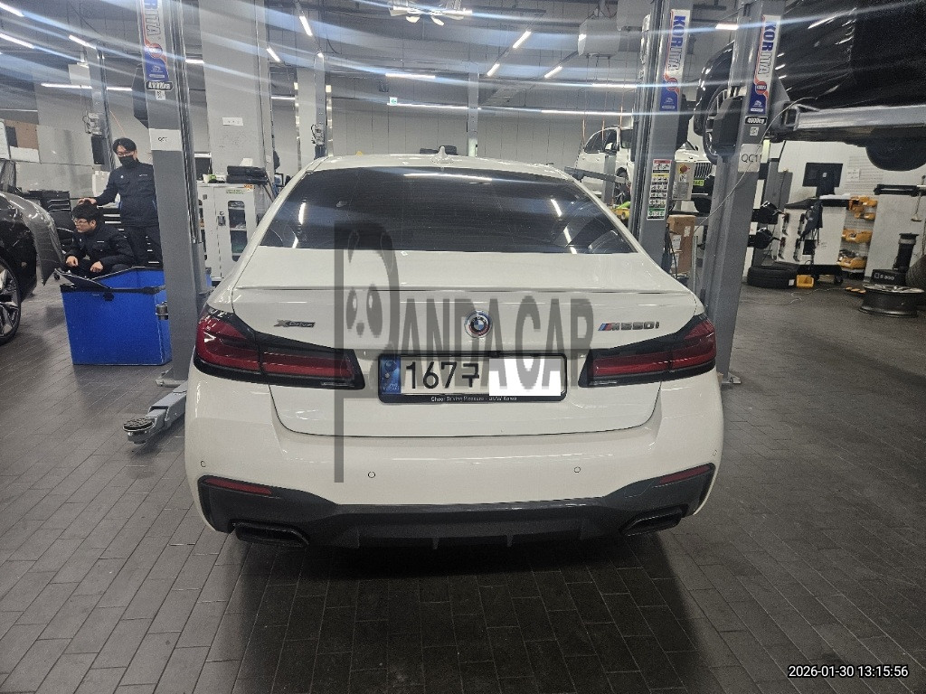 2023 BMW M550i xDrive, photograph 4