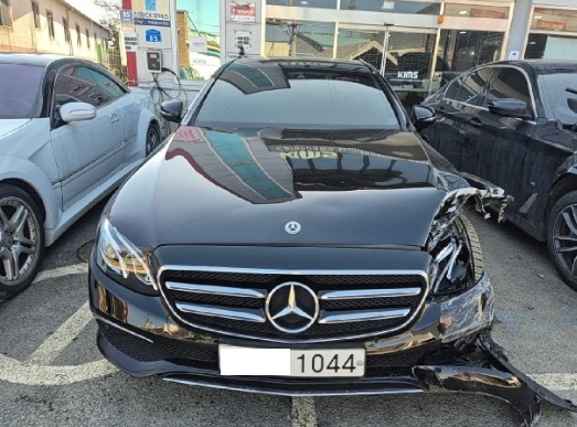 2020 Mercedes-Benz E 250, photograph 2