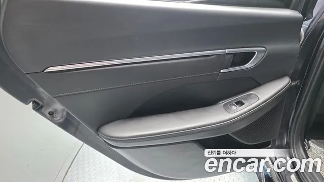 Hyundai Sonata 2.0 — photo 1 of 30