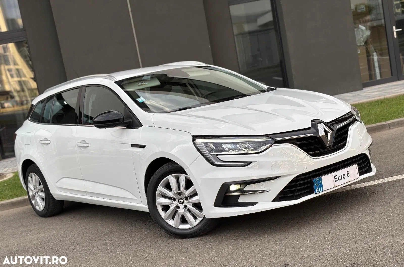Renault Megane BLUE dCi EDC Zen — photo 1 of 18