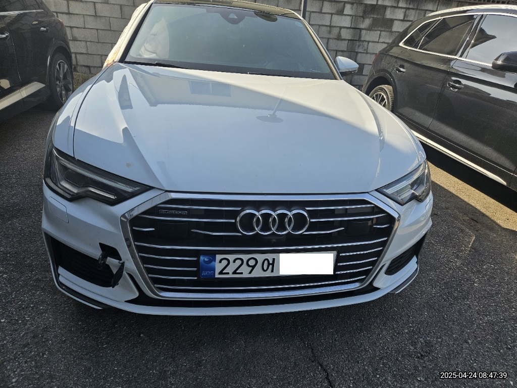 2022 Audi A6 45 TFSI quattro, photograph 1