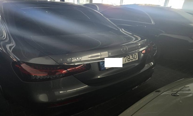 2023 Mercedes-Benz E250, photograph 1