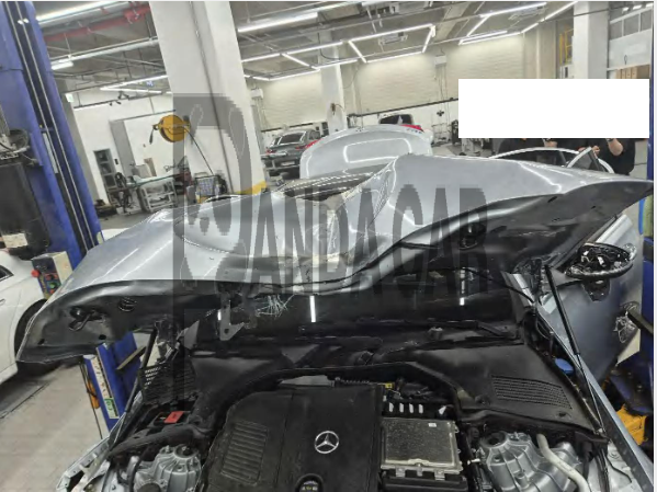 2025 Mercedes-Benz C 200, photograph 2