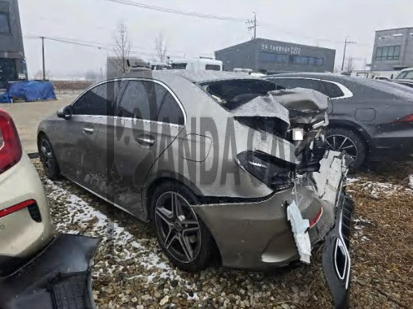 2020 Mercedes-Benz A220 Sedan, photograph 3