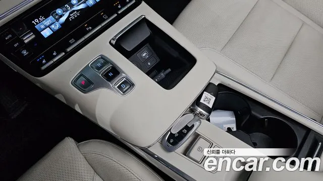2022 Hyundai Grandeur Le Blanc, photograph 4