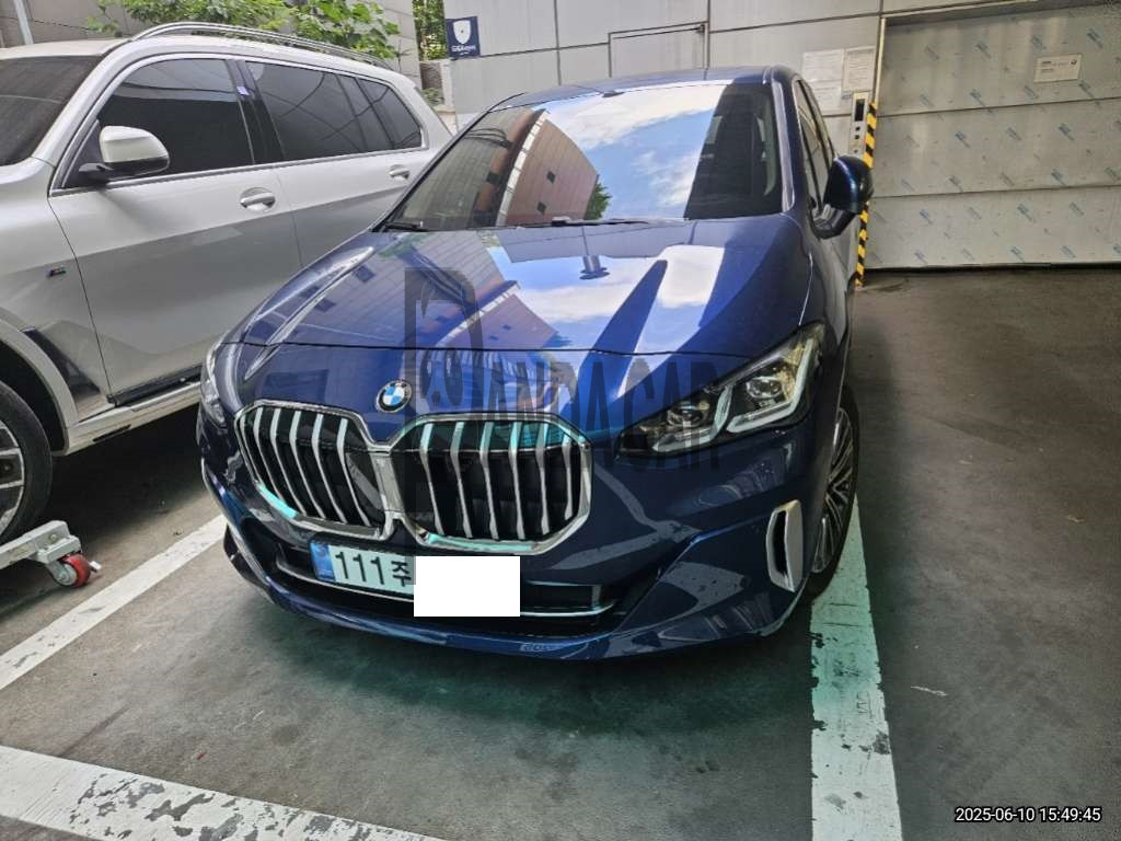 2025 BMW 220i Active Tourer, photograph 1