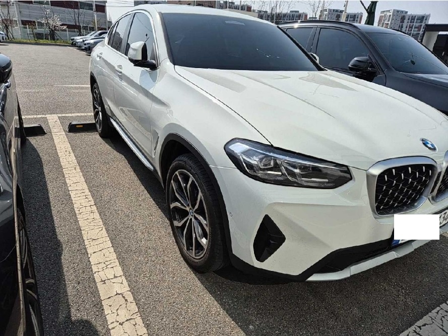 2025 BMW X4 xDrive20i, photograph 9