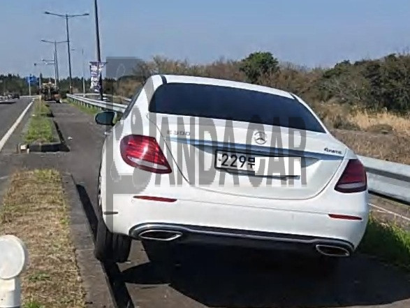 2020 Mercedes-Benz E 300 4MATIC, photograph 6