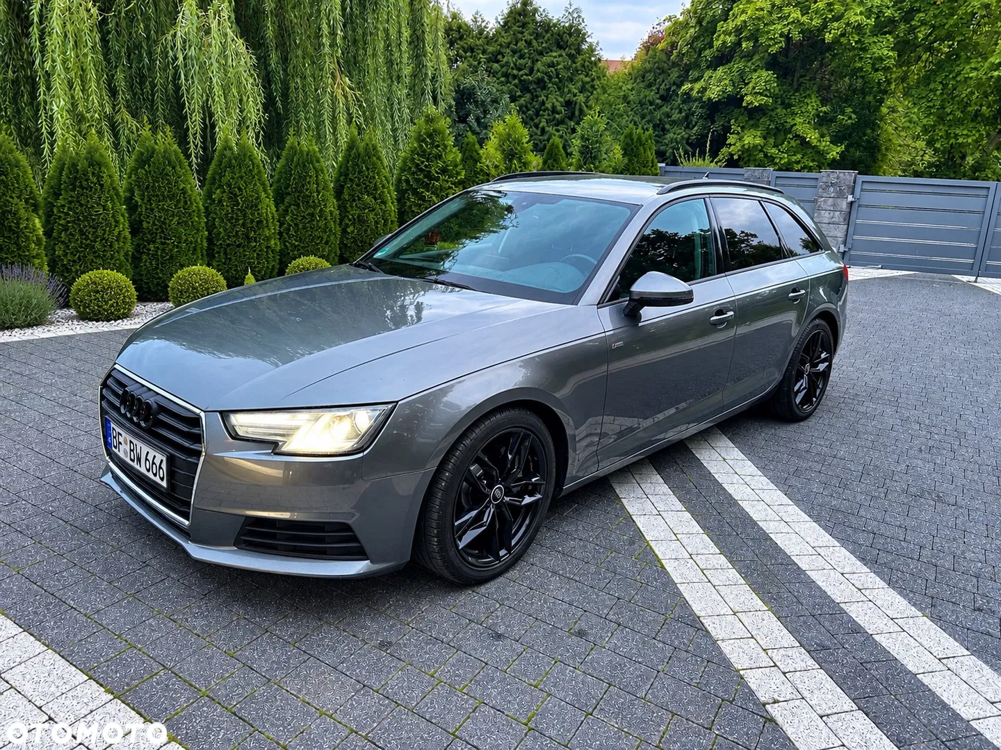 2016 Audi A4 Avant, photograph 3