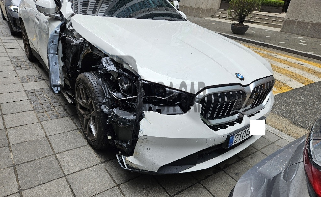 2024 BMW 520i, photograph 1
