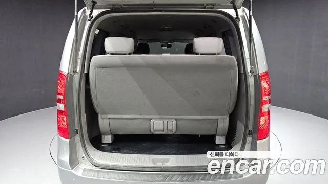 2017 Hyundai Starex 12-Seater Wagon, photograph 11