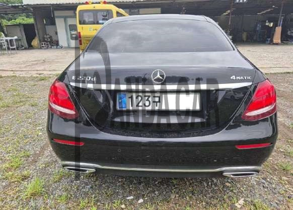 2019 Mercedes-Benz E220 d, photograph 1