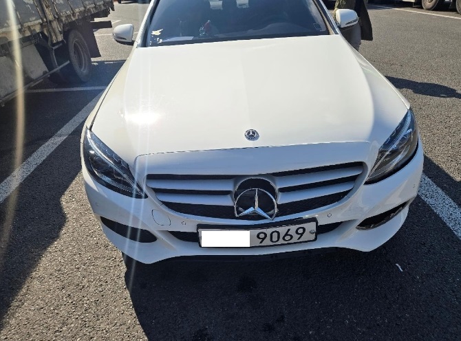 2018 Mercedes-Benz C200 d 05bo9069, photograph 1
