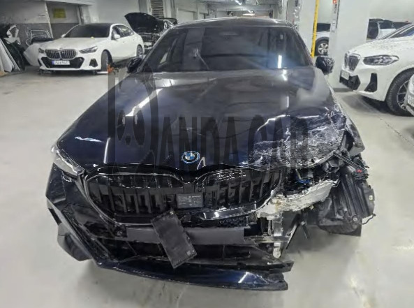 2025 BMW i5 xDrive40, photograph 5