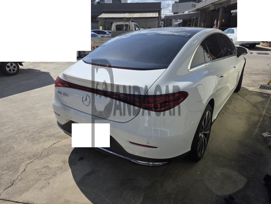 2023 Mercedes-Benz EQE350 +, photograph 2