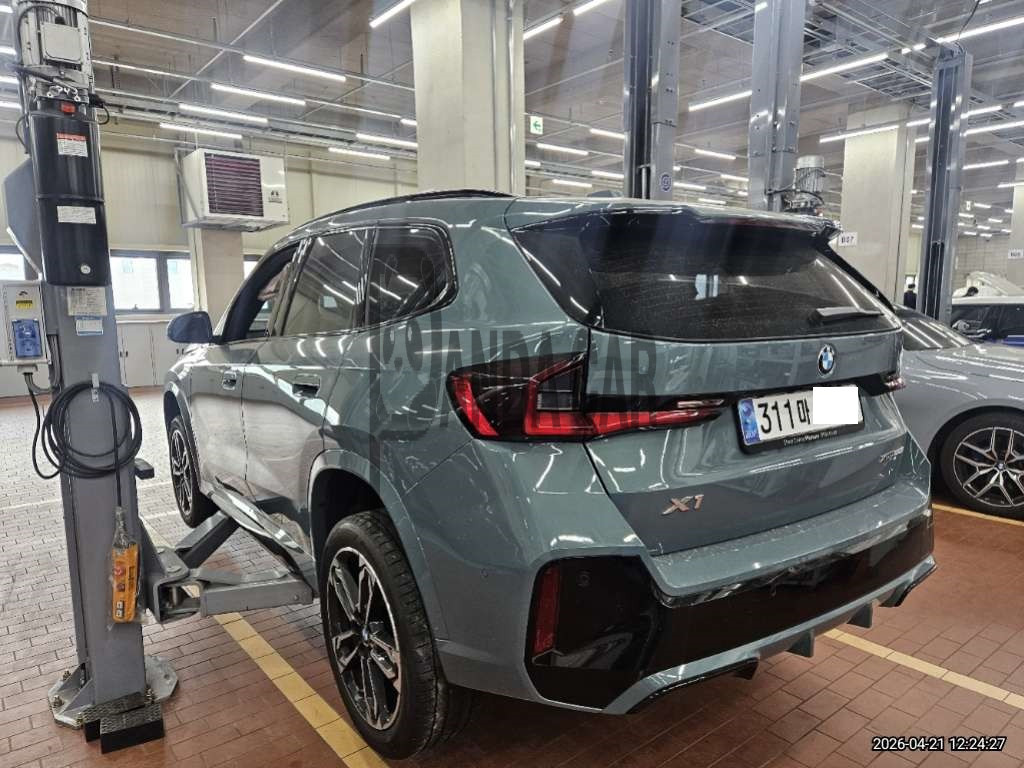 2025 BMW X1 xDrive20i, photograph 2