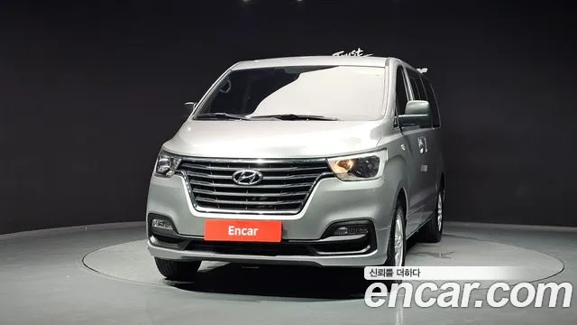 2020 Hyundai Starex Van 5-Seater, photograph 8