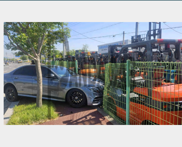 2019 Mercedes-Benz Benz E300 4Matic, photograph 1