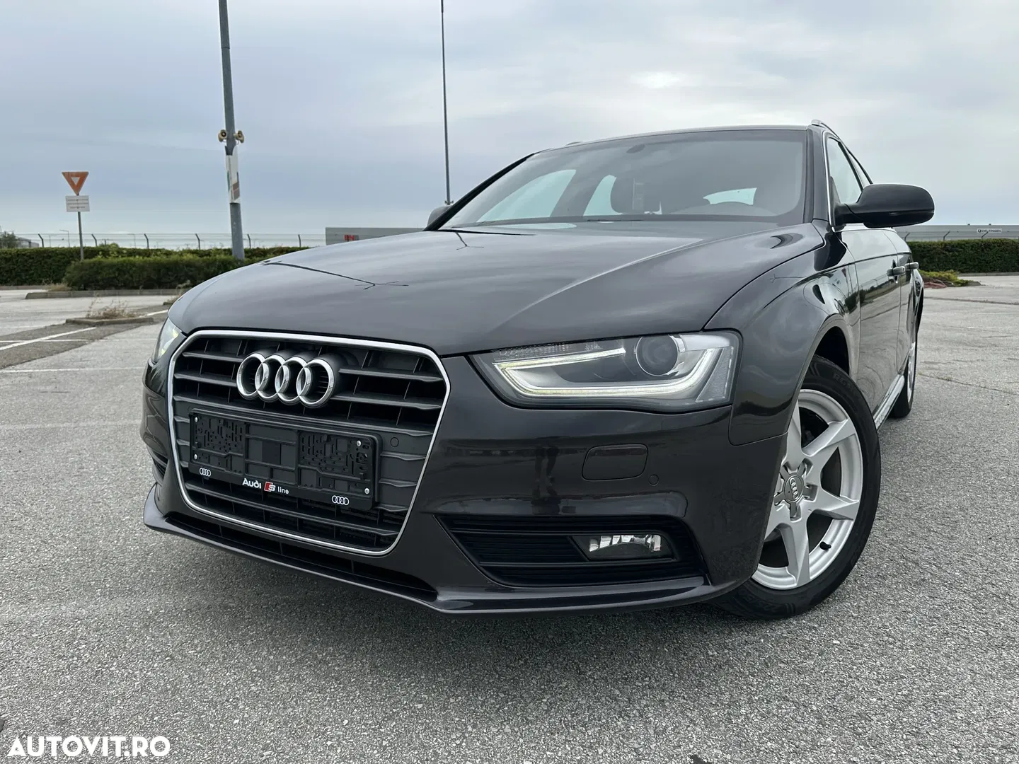 2013 Audi A4 Avant 2.0 TDI Multitronic, photograph 2