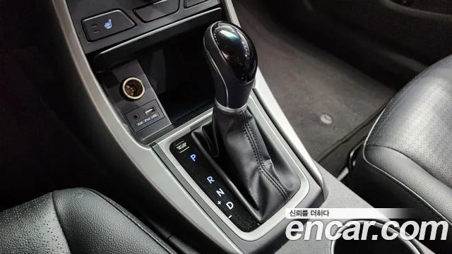 Hyundai AVANTE 1.6 GDi Smart — photo 1 of 33
