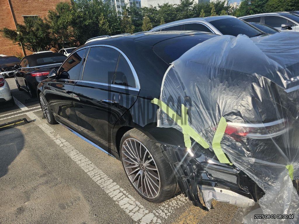 2025 Mercedes-Benz S 500 4MATIC, photograph 2