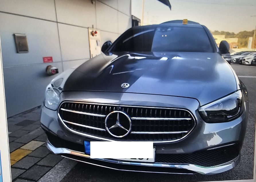 2022 Mercedes-Benz E350 4MATIC, photograph 3