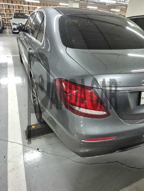2019 Mercedes-Benz E350 4Matic, photograph 4