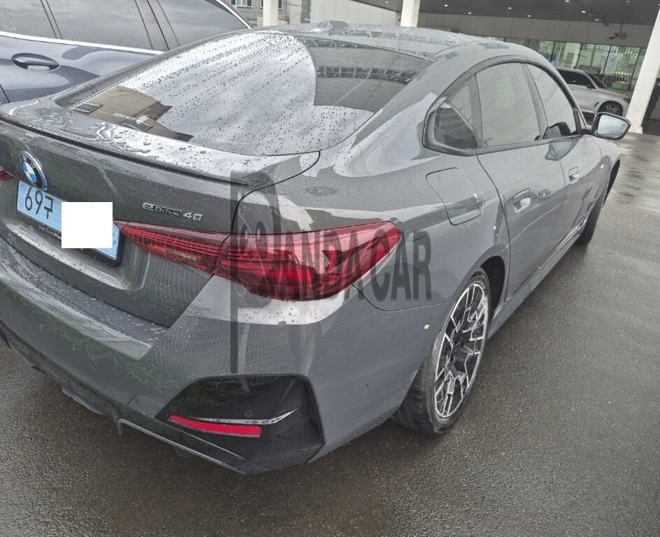 2025 BMW i4 eDrive40, photograph 1