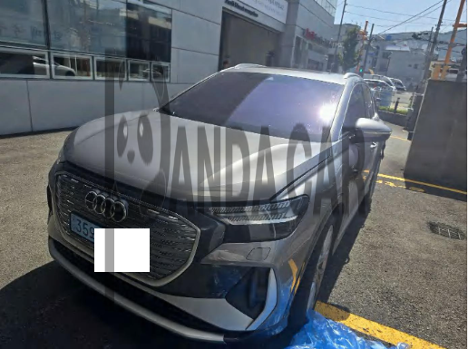 2025 Audi Q4 45 e-tron, photograph 1