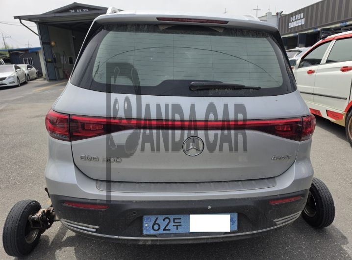 2023 Mercedes-Benz EQB300 4MATIC, photograph 1
