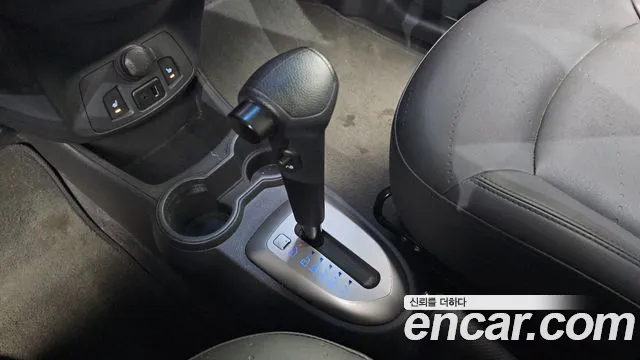 2013 ChevroletGMDaewoo Spark LT, photograph 2