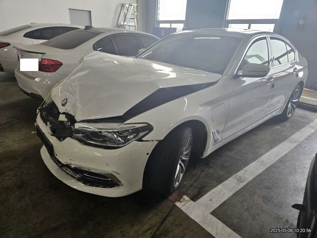 2020 BMW 530e iPerformance Luxury, photograph 4