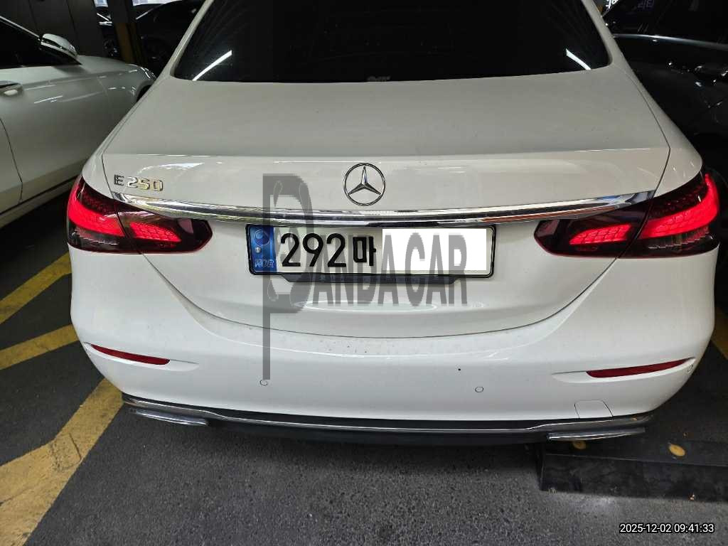 2022 Mercedes-Benz E250, photograph 4