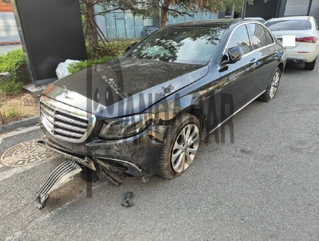 2017 Mercedes-Benz E300 4Matic, photograph 3