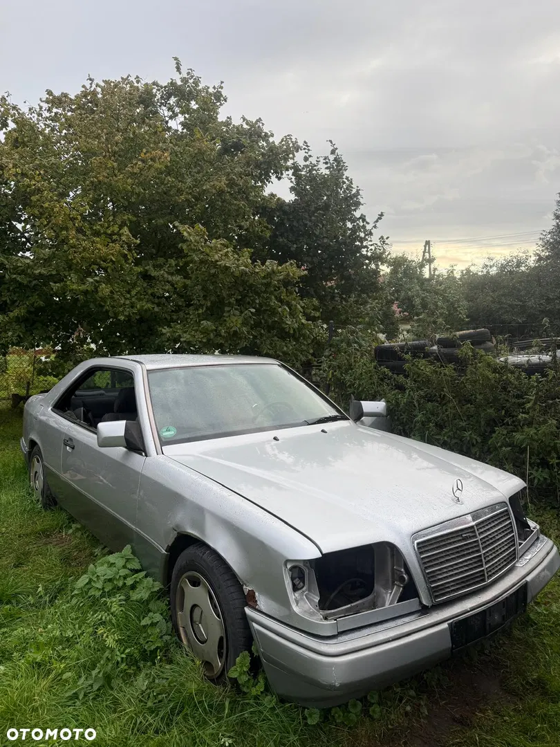 1995 Mercedes-Benz Klasa E, photograph 1