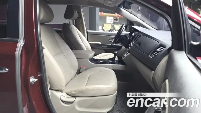 2019 Kia Canival 9-Seater Luxury, photograph 1