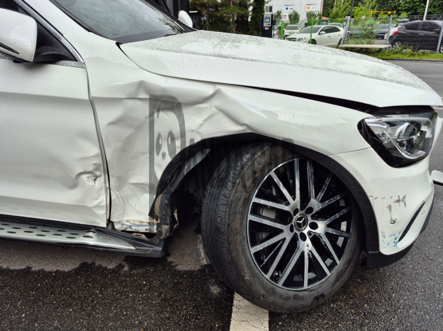 2022 Mercedes-Benz GLC220 d 4MATIC, photograph 2