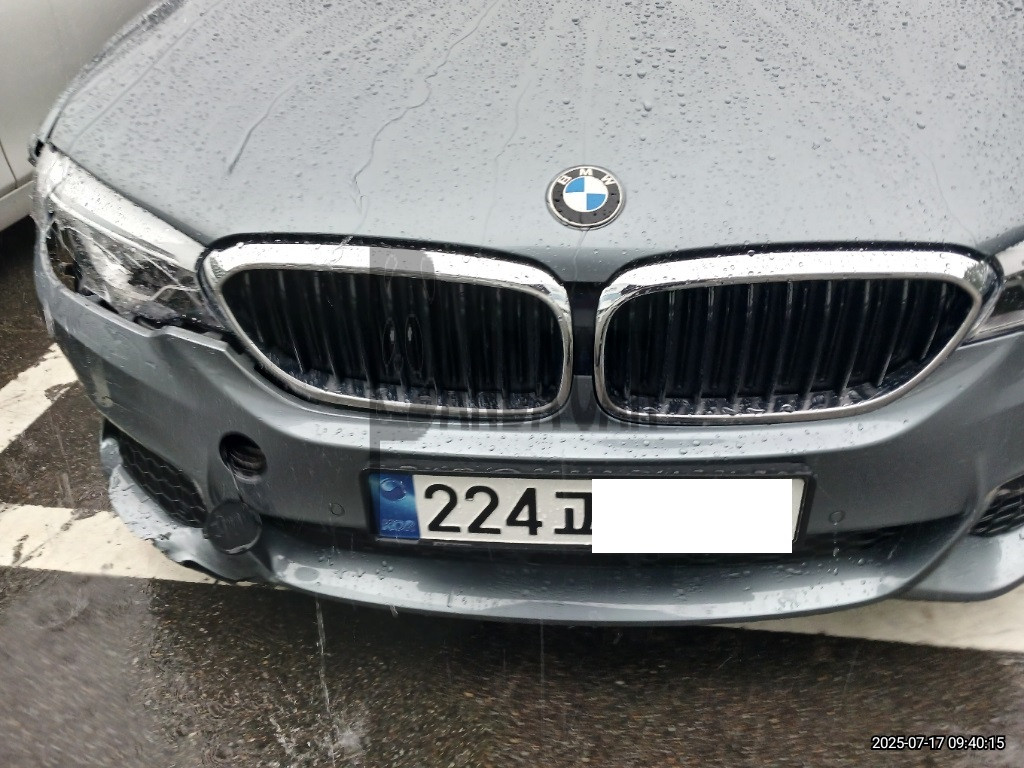2017 BMW 530i, photograph 2
