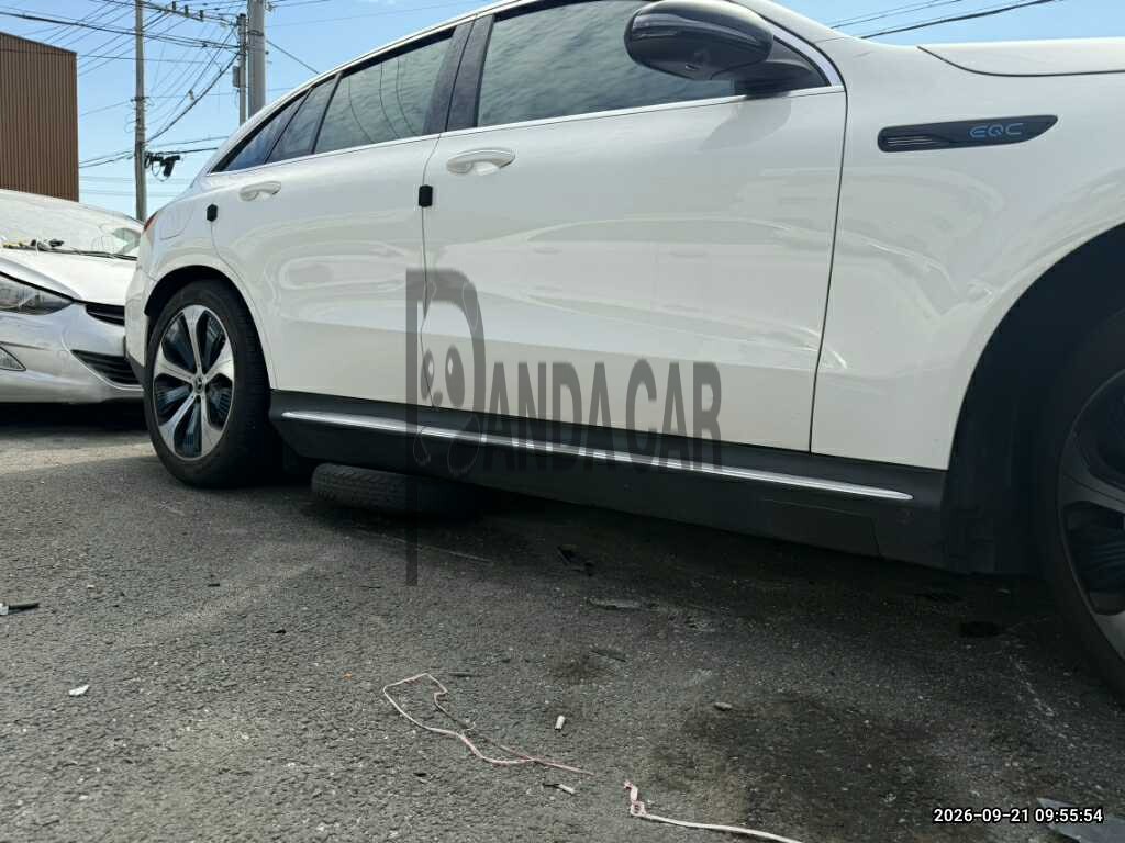 2020 Mercedes-Benz EQC 400 4MATIC, photograph 2