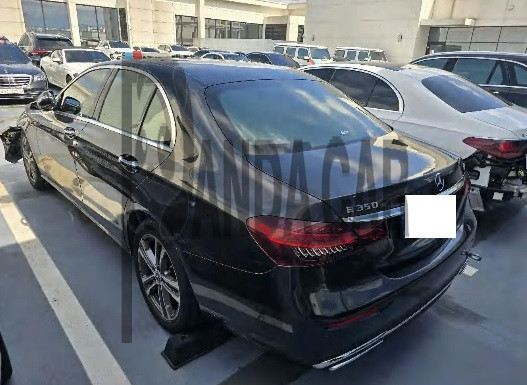 2022 Mercedes-Benz E350 4MATIC, photograph 2