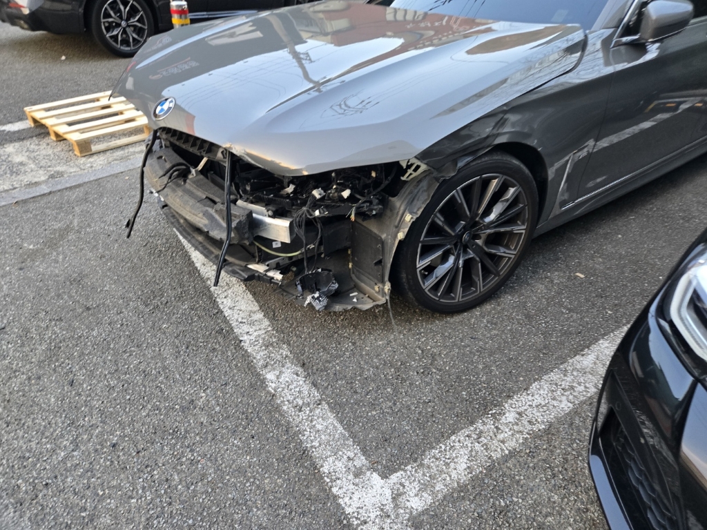 2021 BMW 740Li xDrive, photograph 3