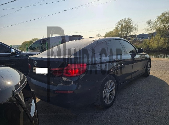 2017 BMW 320d Gran Turismo, photograph 2