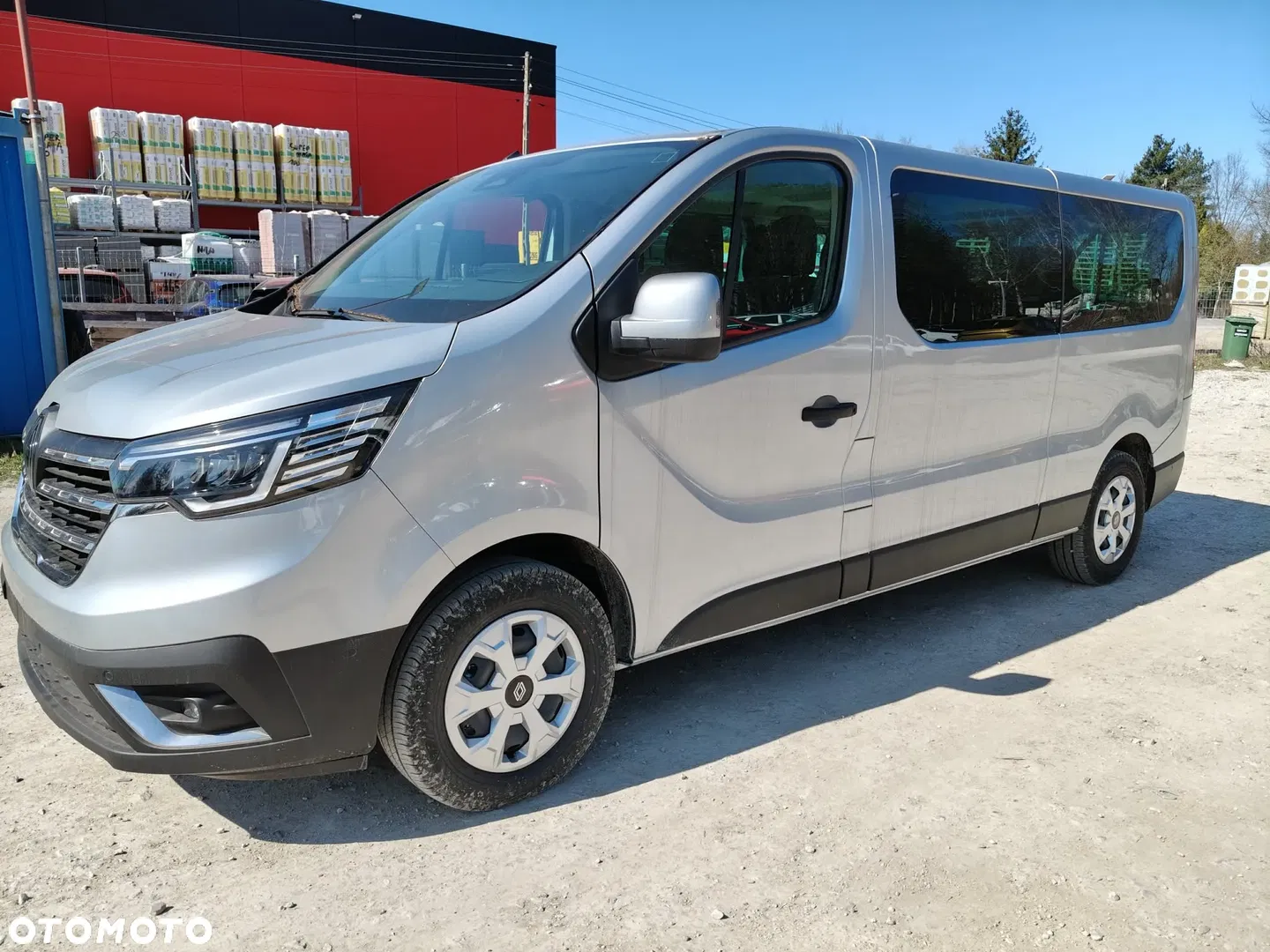 Renault Trafic — photo 1 of 7