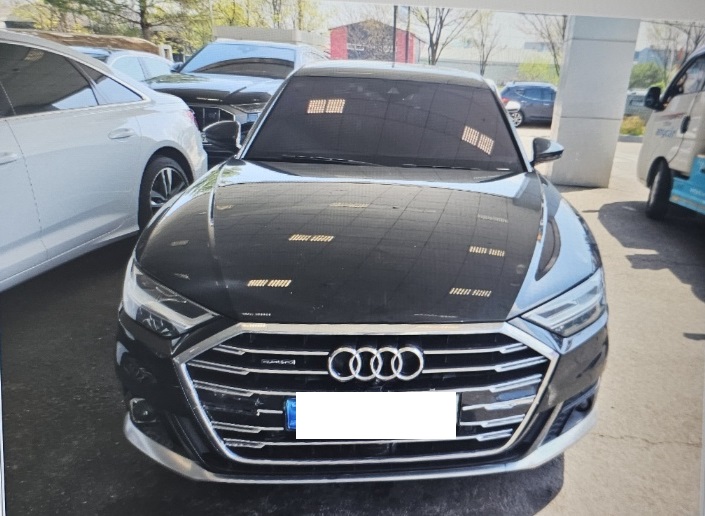 2021 Audi A8 L 50 TDI quattro, photograph 2