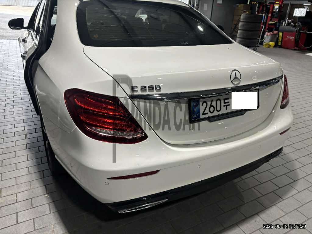 2020 Mercedes-Benz E 250, photograph 1
