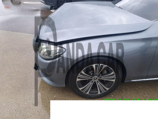 2019 Mercedes-Benz E300, photograph 2