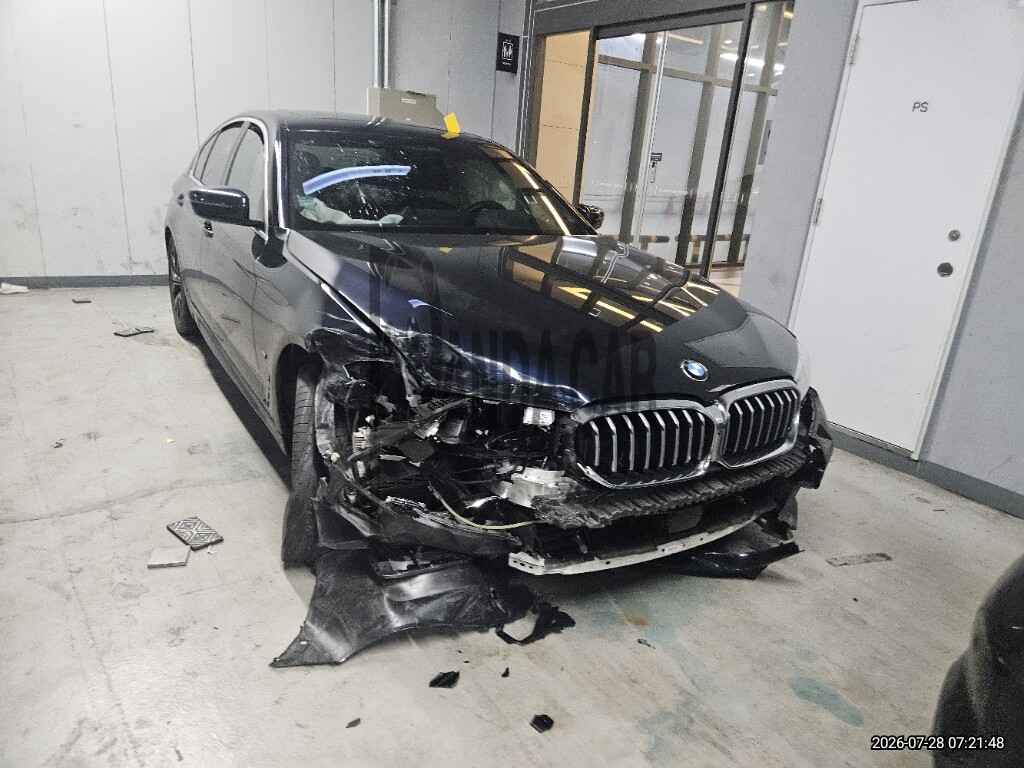 2021 BMW 530i, photograph 2