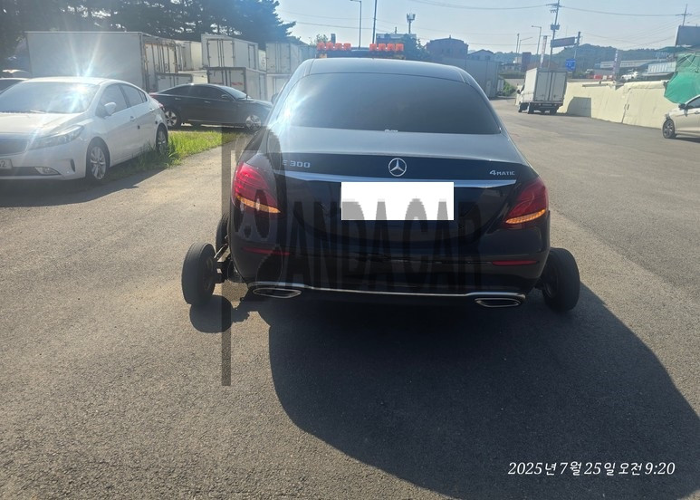 2019 Mercedes-Benz E300 4Matic, photograph 4