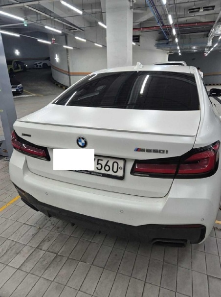 2021 BMW M550i xDrive, photograph 3