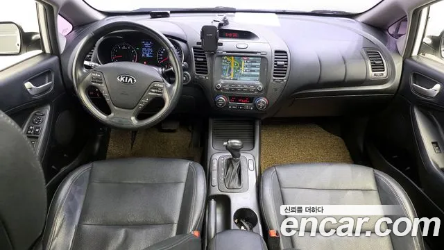 Kia K3 Trendy — photo 1 of 20
